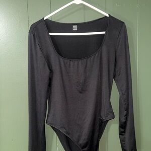SHEIN Black Scoop Neck Bodysuit
